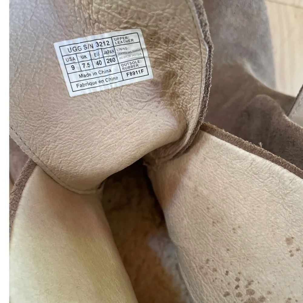 Ugg Australia Brienne Suede Leather Taupe tan Stack Heels Ankle Booties Boots 9